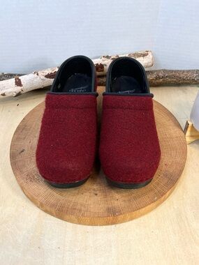 NWOB Dansko Red Wool Felt Clogs - Size 36